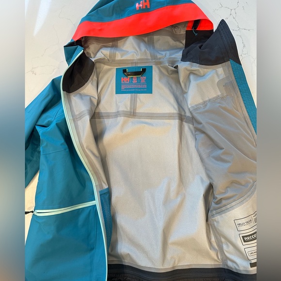 Helly Hansen Aurora Infinity Shell
Jacket - Women's Medium. Like new condition. - Picture 4 of 5